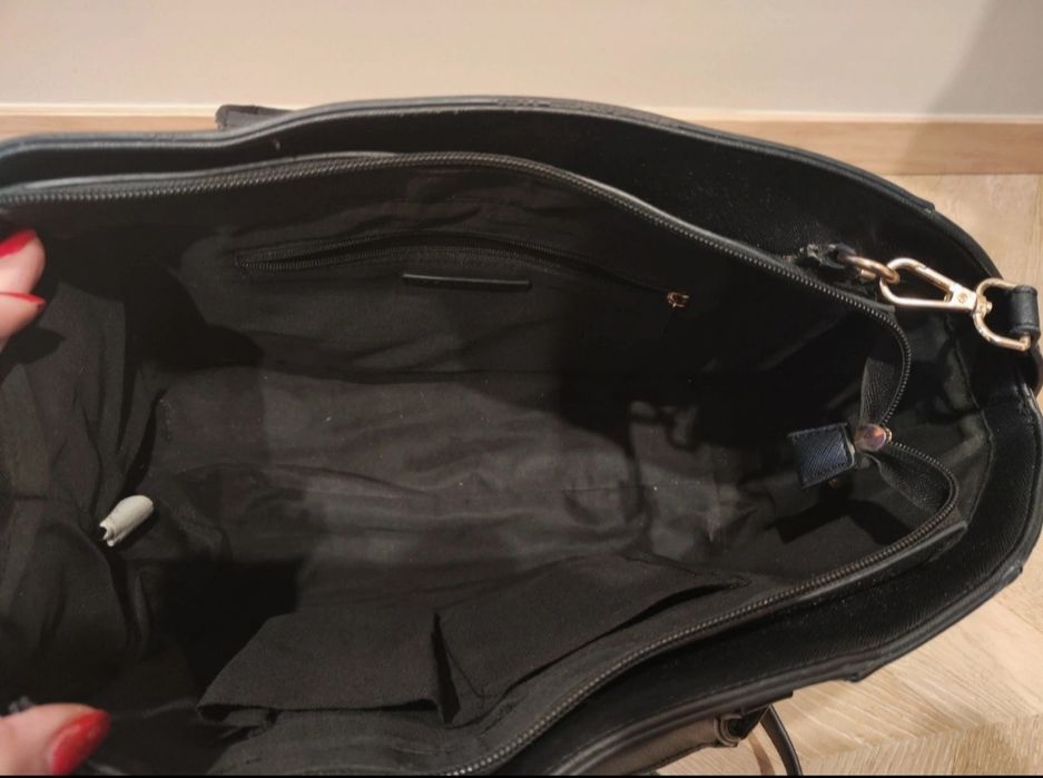 Czarna torebka Reserved