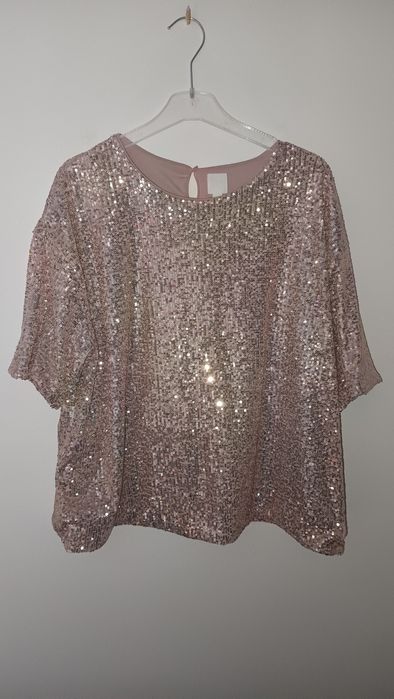 Tshirt brilhante de lantejoulas