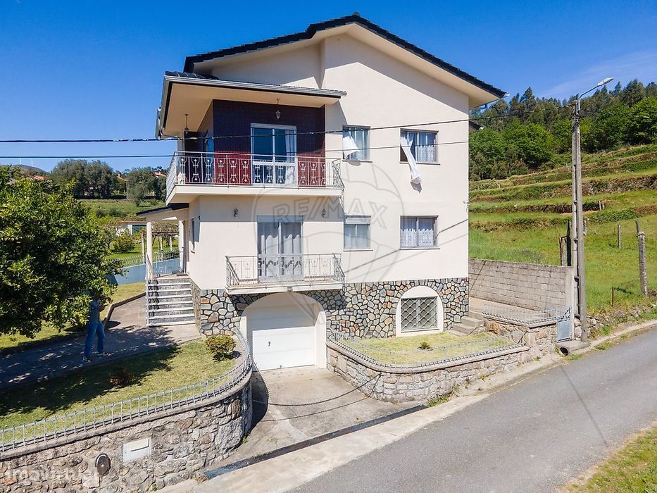 Moradia T5 para venda