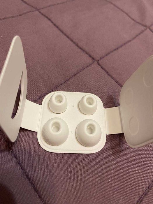 Apple AirPods Pro z MagSafe Charging Case – oryginalne, dobry stan