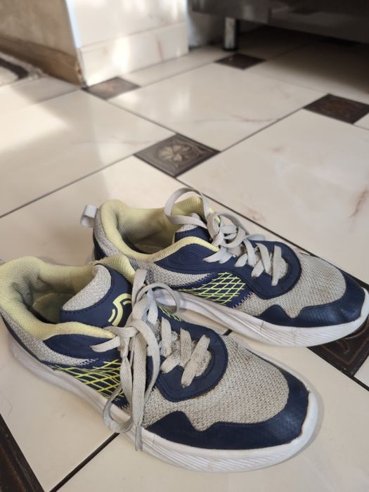 Кросівки в гарному стані