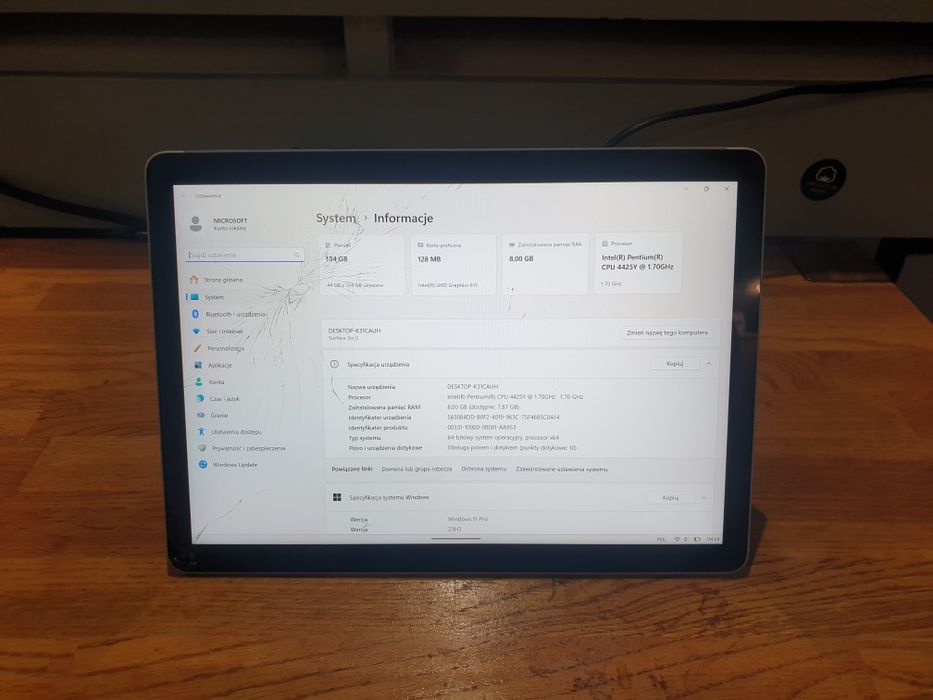 Microsoft Surface GO 2. 4425Y/ 8Gb/128Gb/10". Pęknięty.  Dotyk działa.