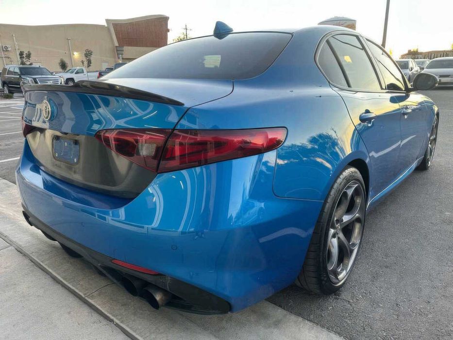 Alfa Romeo Giulia      2018