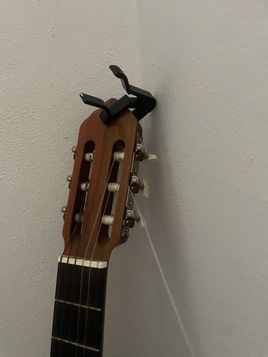 Guitarra + capo semi novas