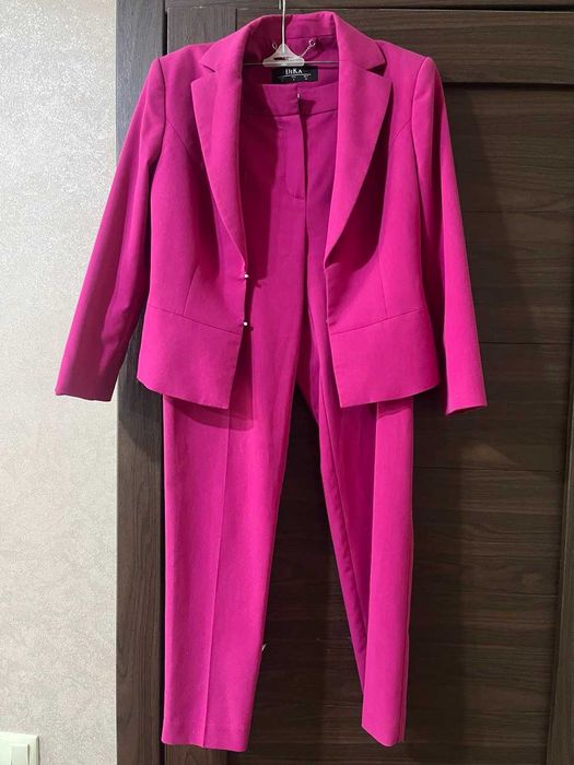 Костюм рожевий 36р DiKA