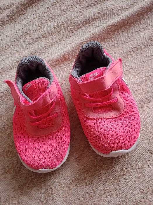 Buty sportowe dziewczęce Nike tanjun 23,5