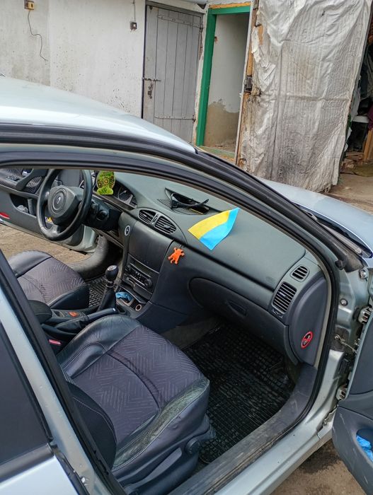 Автомобіль Рено лагуна 2