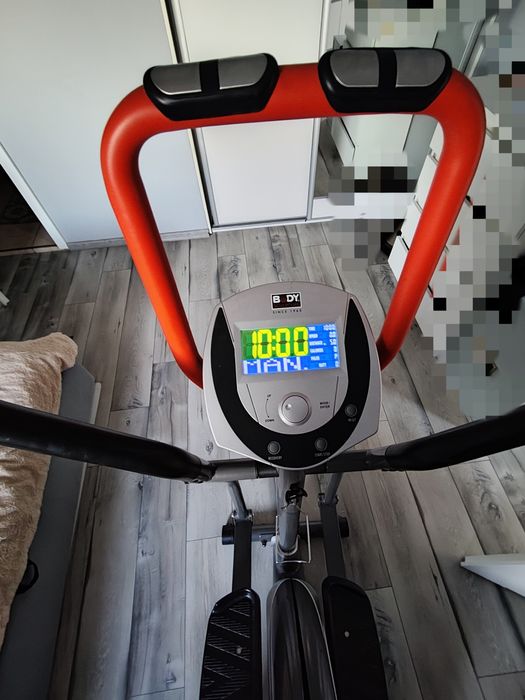 Orbitrek treningowy z wyświetlaczem