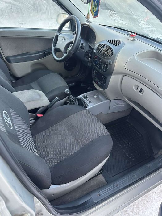 Лада Каліна  4 гбо гарни стан.