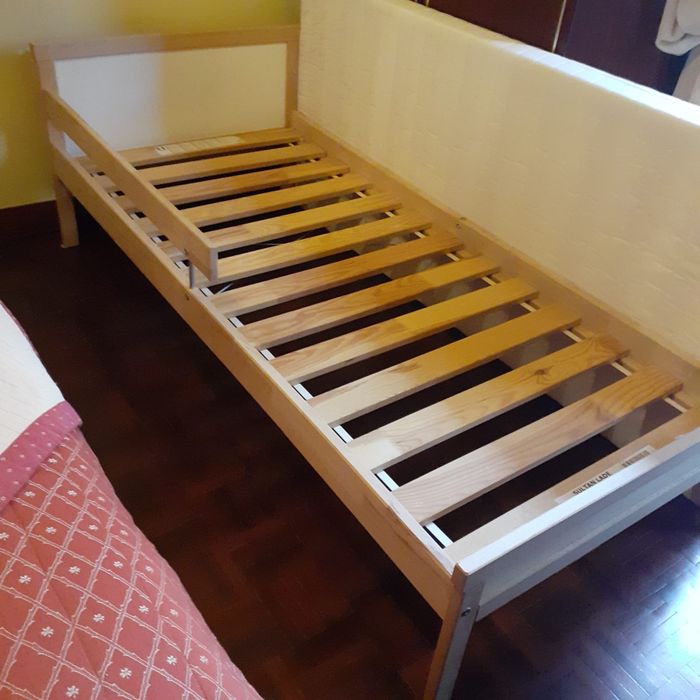Cama com colchão IKEA criança