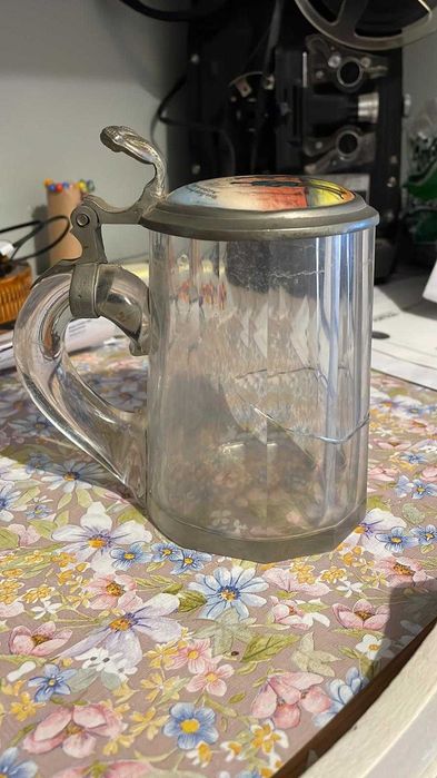 Caneca alemã antiga (1840–1865) Tampa em Estanho Esmaltado