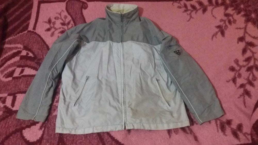 Лёгкая куртка-ветровка,бу размер 52-54