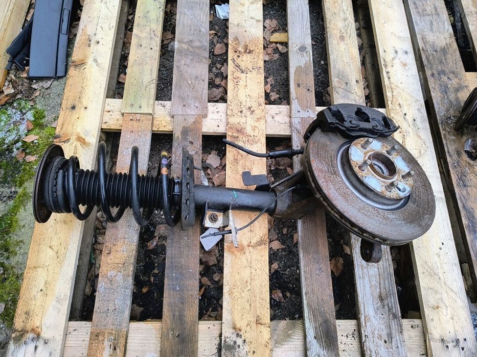 Ford Mondeo MK4 - McPherson prawy kpl. Amortyzator Zwrotnica