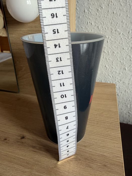 Kubek plastikowy z miarką