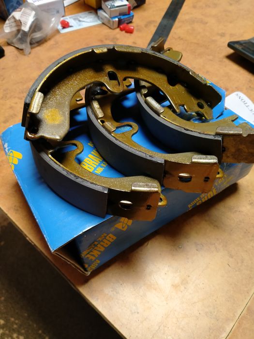 колодки тормозные задние, барабанные Kashiyama K2311 Toyota 
Новые.

П