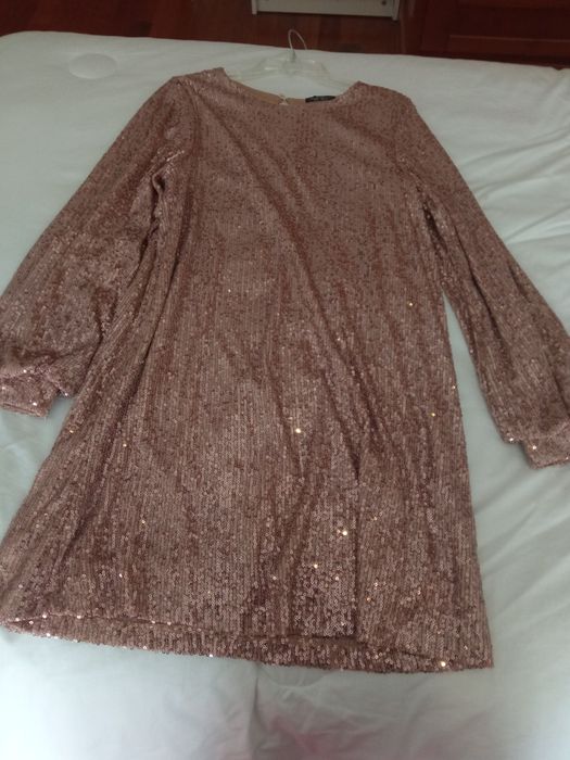 Vestido bege lantejoulas