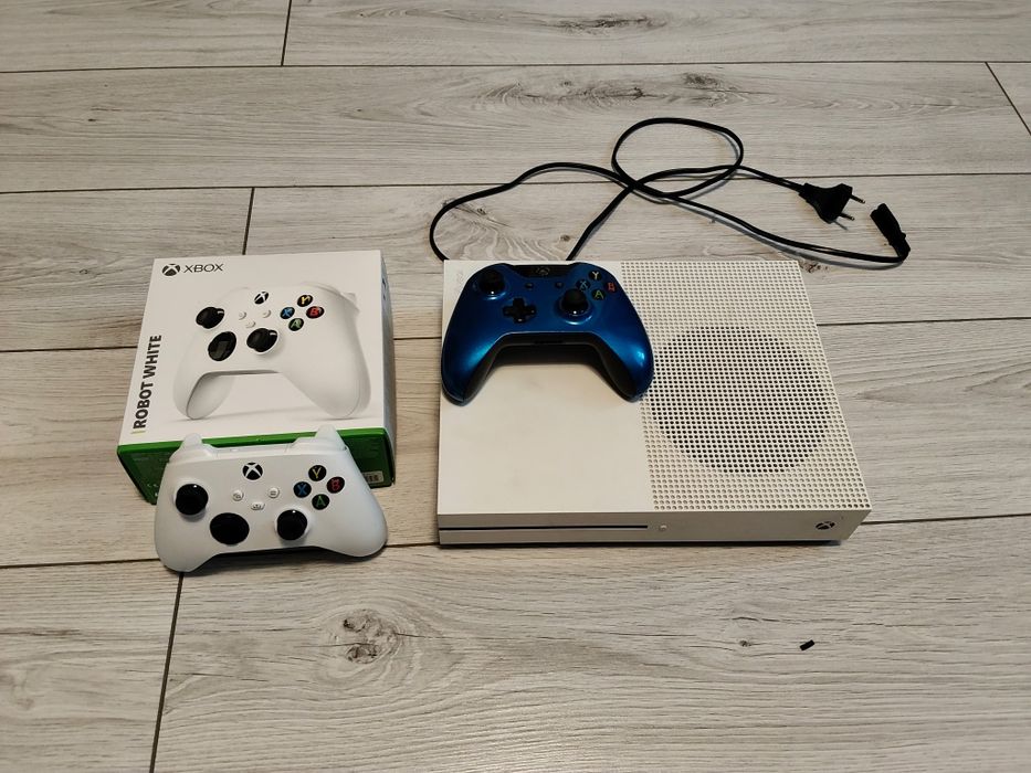 Xbox One S z padami