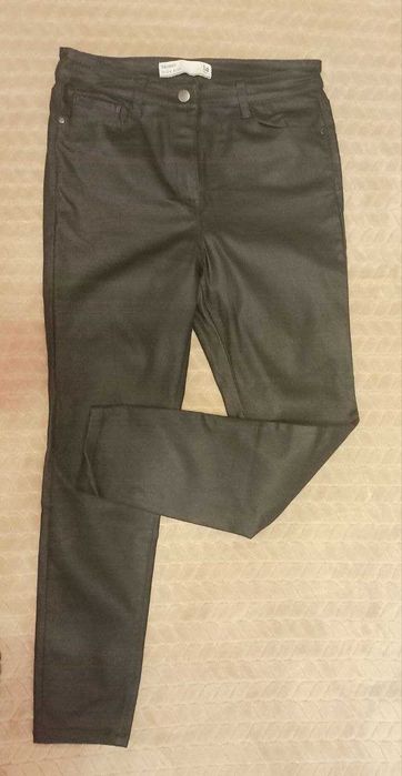 Моделюючі джинси з високою посадкою і напиленням «під шкіру» NEXT