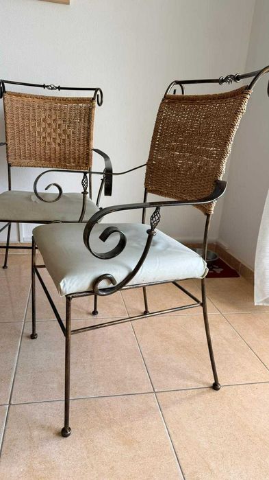 Mesa Redonda Vidro + 4 Cadeiras Ferro Forjado e Verga