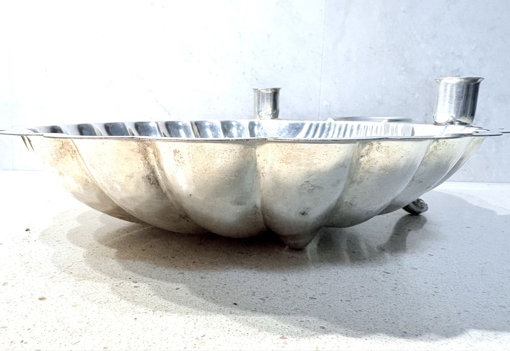 Taça - fruteira -concha com castiçais em casquinha “Gales Silverplate”