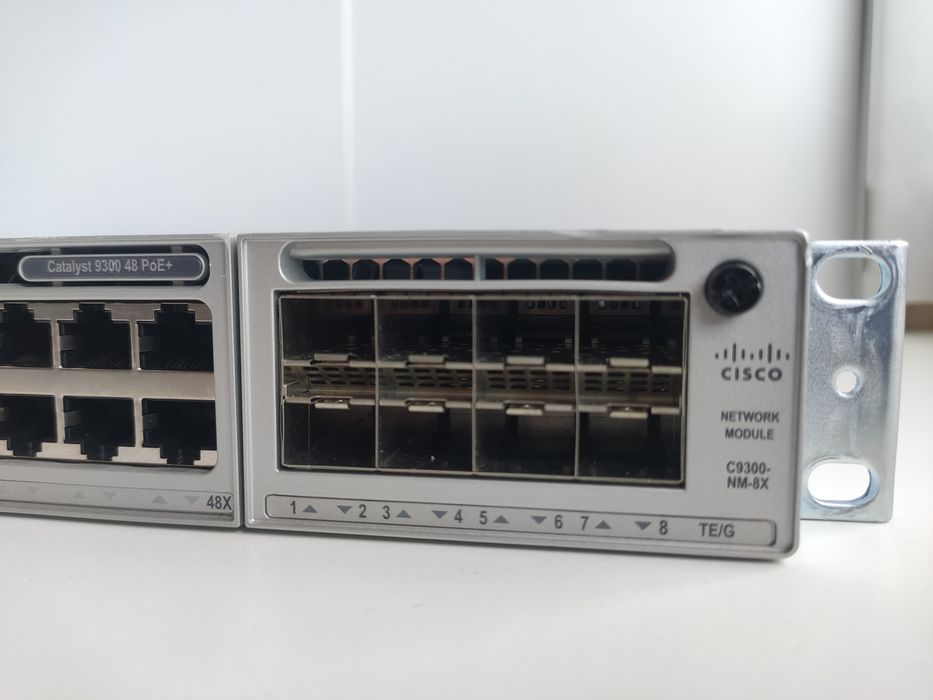 Керований комутатор CISCO C9300-48P-E L3+ (PoE, 48 x 1Gbps)