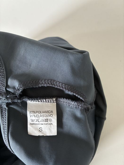 Top cinzento para ginasio