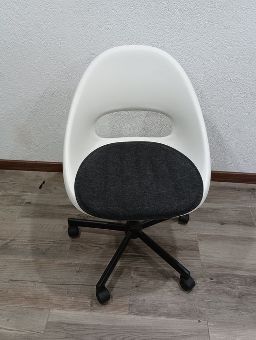 Cadeira giratória IKEA