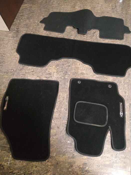 Оригінальні ворсові килимки Toyota Highlander 2013