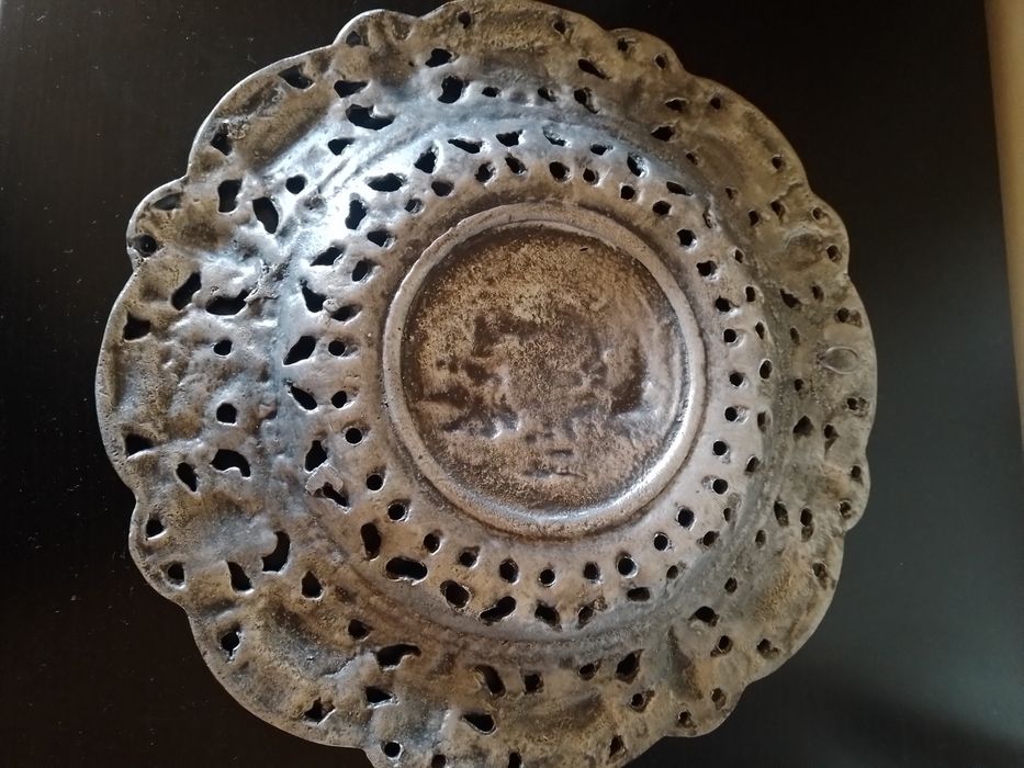 Prato decorativo grande em aluminio