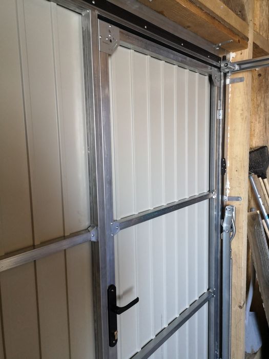 Brama uchylna z drzwiami 3000x2100 antracyt brąz czarna uchył