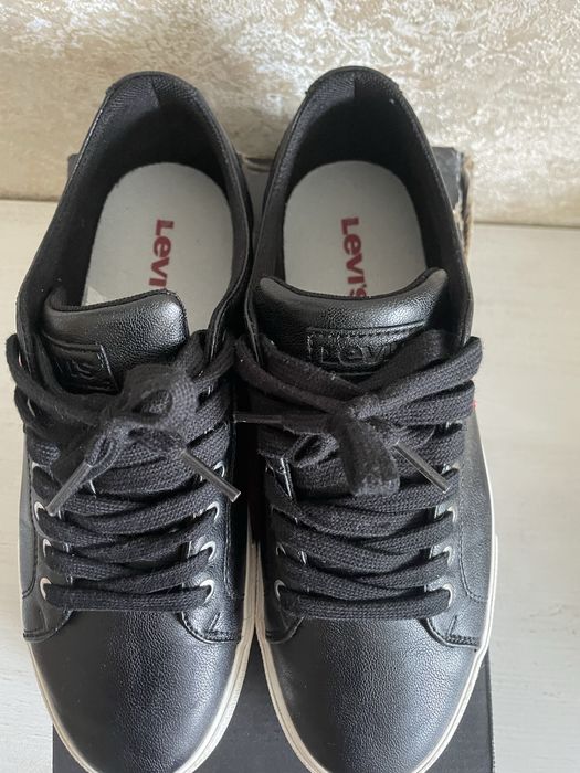 Продам макасини фірма Levis