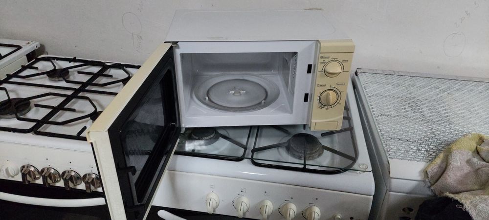 Продам новую  микроволновую печь хорошая