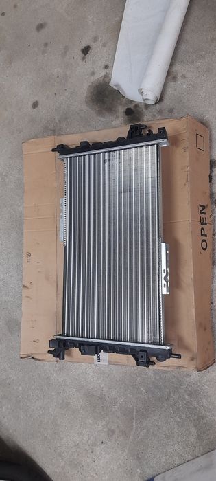Radiador novo em caixa Opel Corsa C
