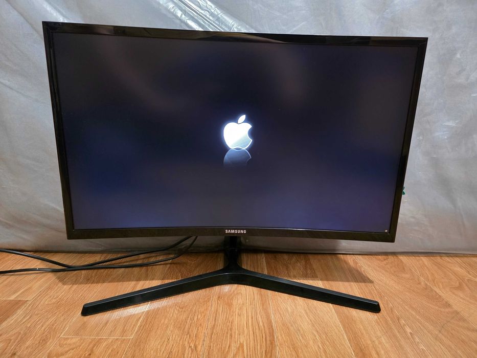 Ігровий монітор Samsung 24" 144Hz Curved (LC24RG50). Повний комплект, Full HD, вигнутий екран, LC24RG50FQIXCI