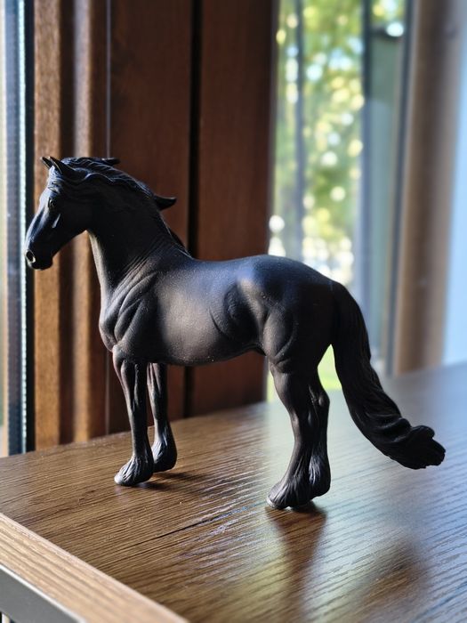 Schleich trzy konie fryzyjskie