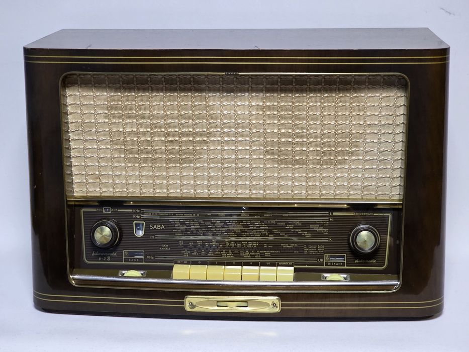 Rádio antigo reparado SABA
