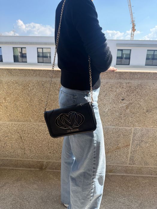 Bolsa Moschino preta nova