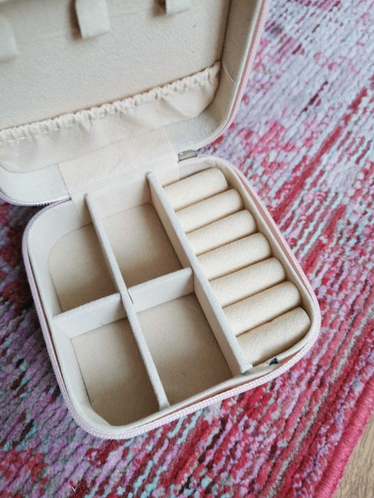 Etui na biżuterię podróżne