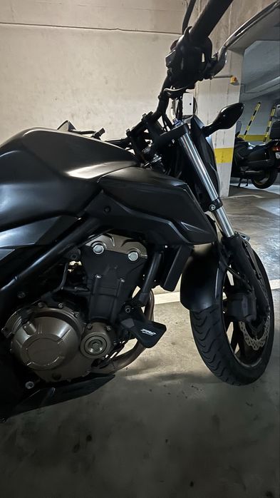 Honda cb500f.