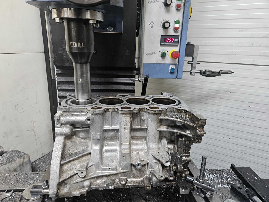 Tulejowanie regeneracja bloku Ecoboost 1.0 1.5 1.6 2.0 2.3 Ford
