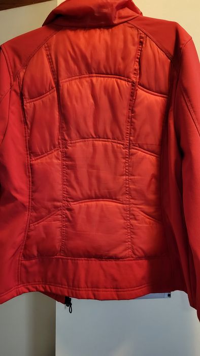 Kurtka wiatrówka Guess