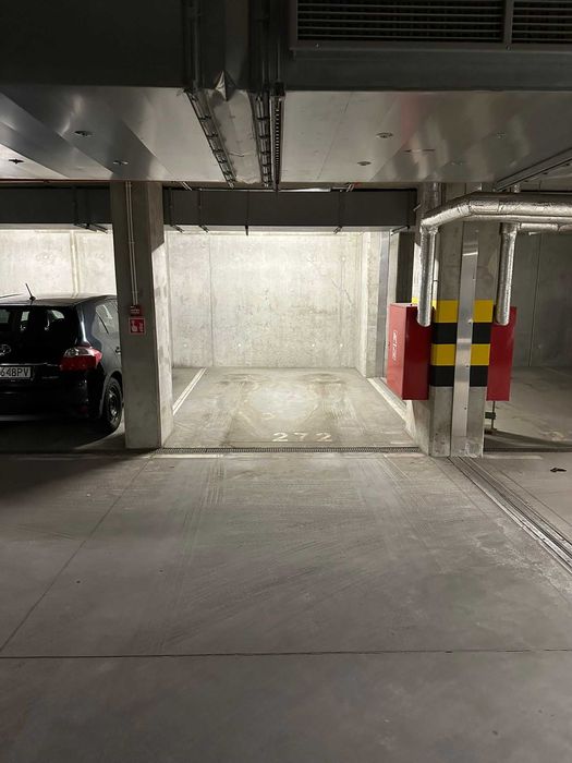 Miejsce postojowe w bloku przy ul. Przewóz 32H