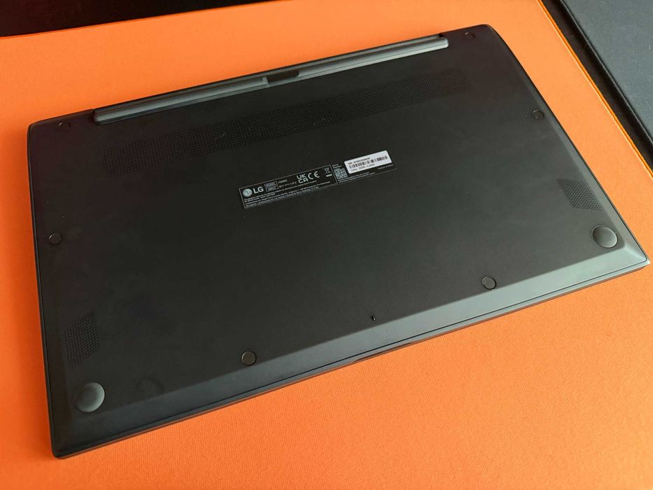 Portátil LG Gram 15Z90Q 15" FHD | i5-124P | 16GB | 1TB+256SSD c/NOVO