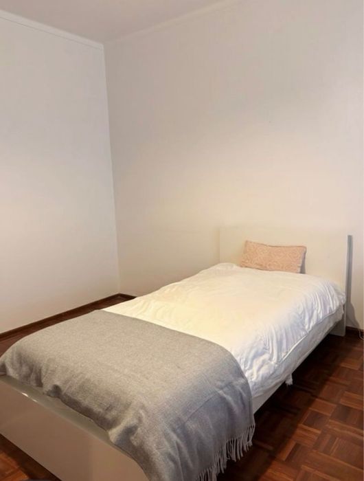 Cama solteiro Branca