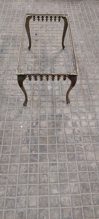 Mesa em de centro em latão