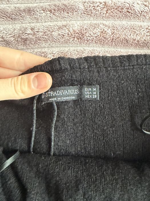 кофтинка зі спущеними плечима Stradivarius
