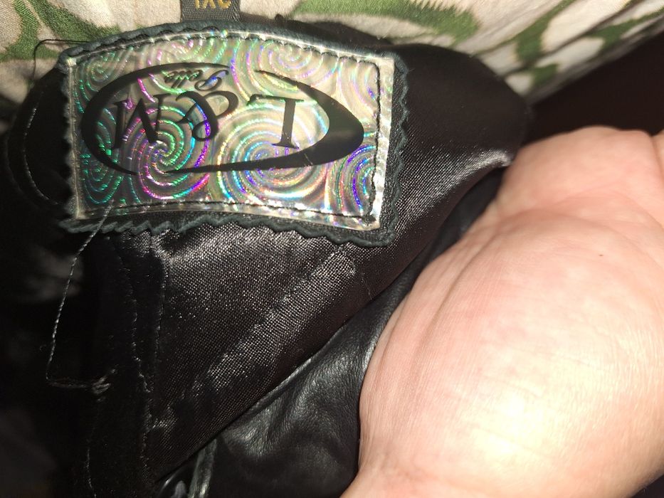 Жіноче шкіряне пальто