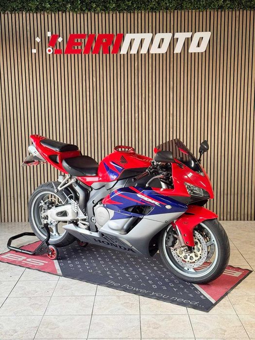 Honda CBR 1000 RR SC 57
