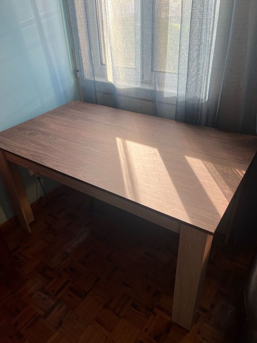 Mesa de apoio ou denjantar pequena