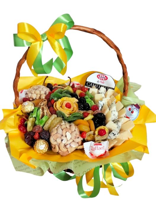 Їстівні букети, подарунки, пін'яти, великодній декор